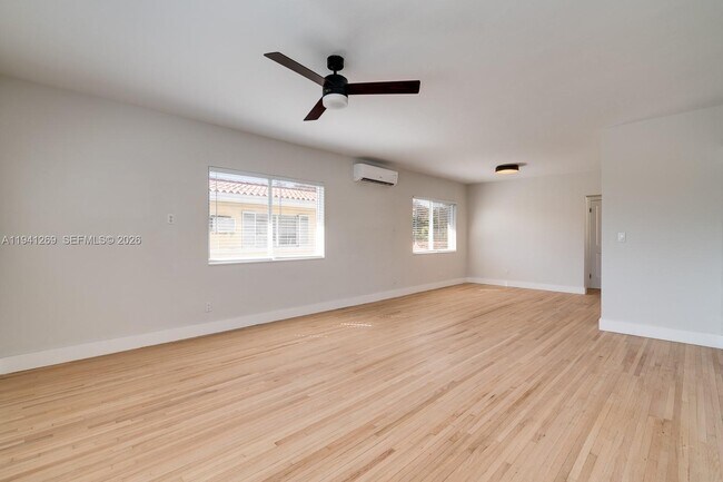 Foto del edificio - 2922 S Le Jeune Rd