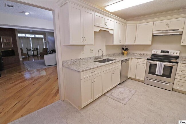 Foto del edificio - 1825 Townhouse Dr