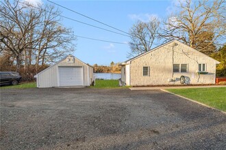 Building Photo - 8 Pine Ln