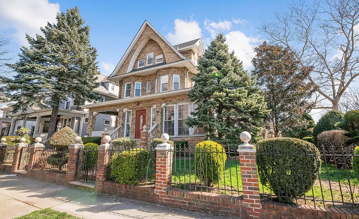 Foto principal - 685 E 22nd St