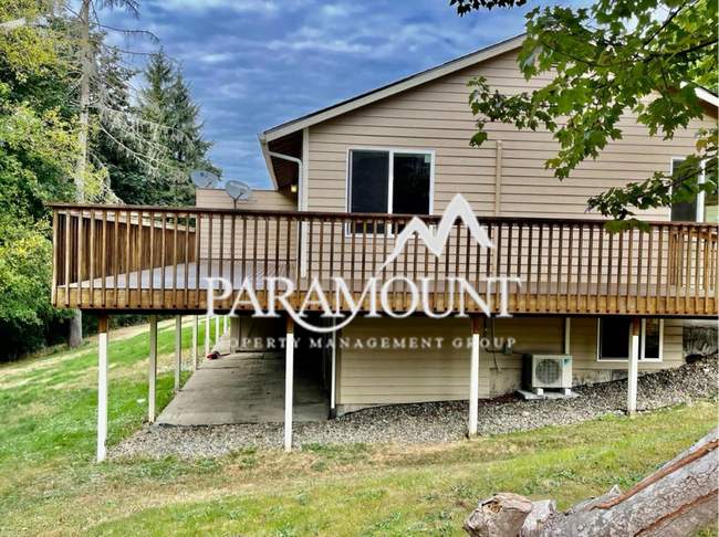 Building Photo - Charming 3-Bedroom Duplex Near Southworth ...