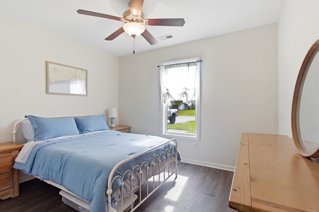 Foto del edificio - 211 N Windy Ridge Rd