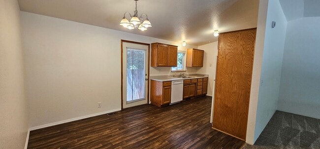 Building Photo - CHLLC2502.2