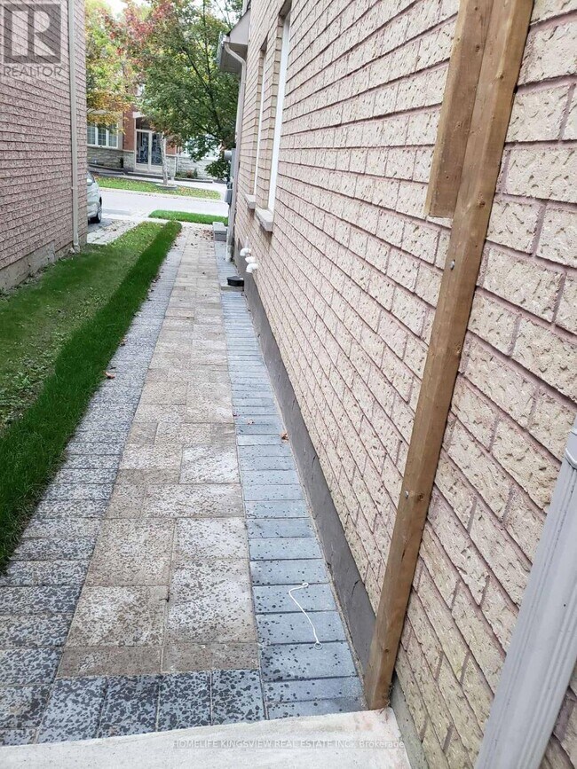 Building Photo - 24 Weston Crescent