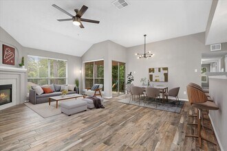 Building Photo - 8051 Bay Branch Dr