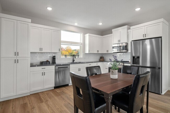 Foto del edificio - Move In Special- Up to 3 Months Free !! Ne...