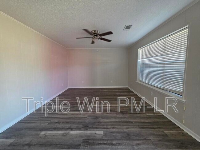 Building Photo - 4 Georgeann Circle