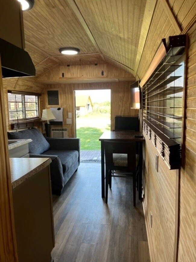 Foto del edificio - Fully furnished tiny home- 1 bedroom, 1 bath!