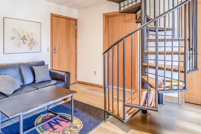 Apartamento de 4 habitaciones - Varsity Campus Apartments