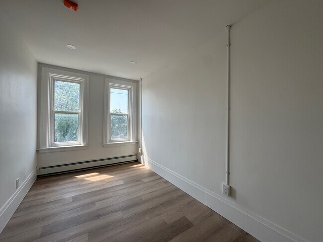 Photo du bâtiment - Renovated 1 Bedroom 1 Bathroom Apartment!