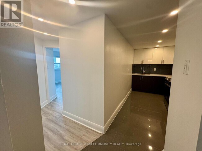 Photo du bâtiment - 201 Sherbourne St