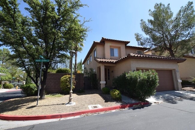 Building Photo - Beautiful Home in a Corner Lot!
