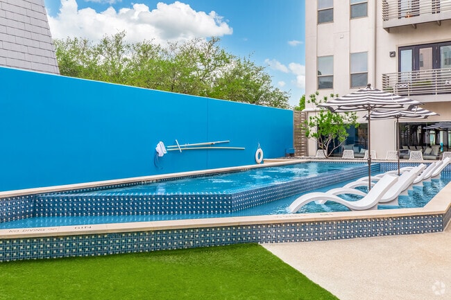 Building Photo - Bandera at Preston Hollow