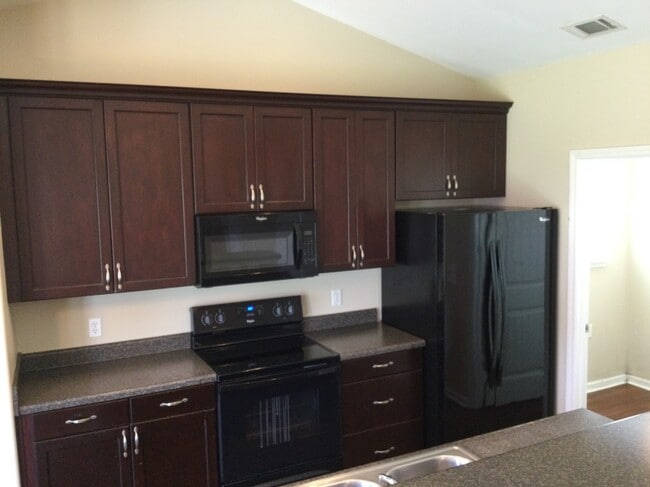Building Photo - 25 Twin Oaks Pl