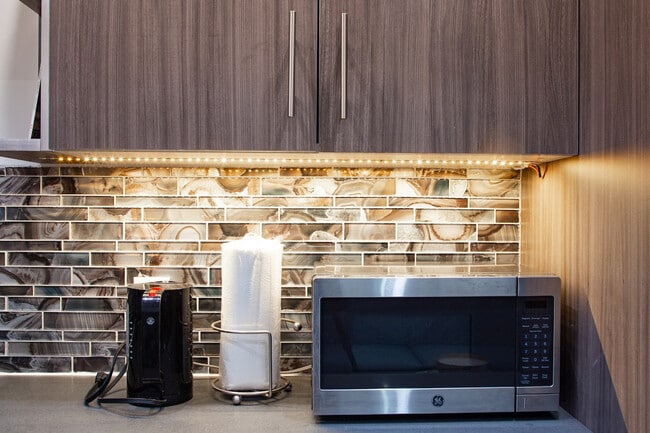 Building Photo - 479 E 60th St