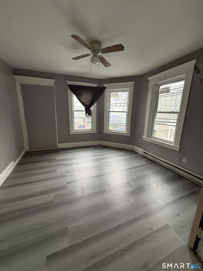 Building Photo - 28 Hill St