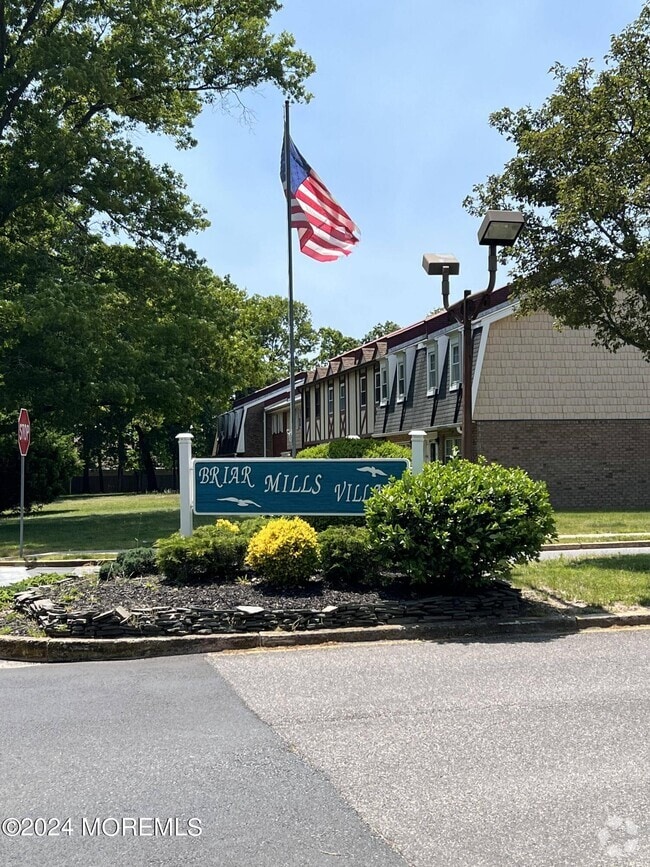 Briar Mills Village Condominiums Senior Living Apartments for Rent