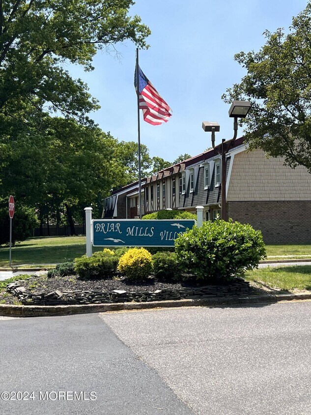 Primary Photo - 73 Briar Mills Dr