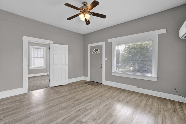 Building Photo - 2221 Gurnee Ave