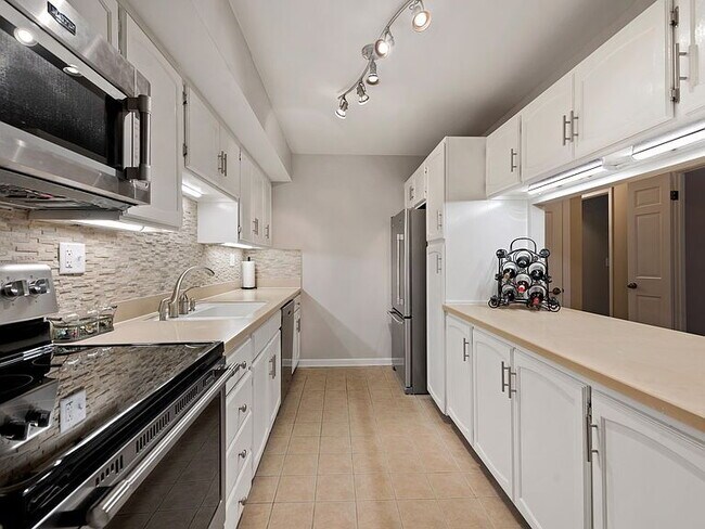 Foto del edificio - 134 Green Bay Rd
