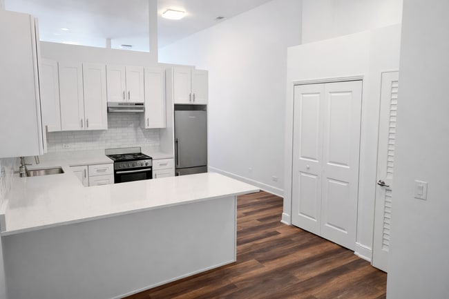 Foto del edificio - 1533 N Western Ave