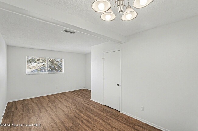 Building Photo - 204 Seminole Ave W