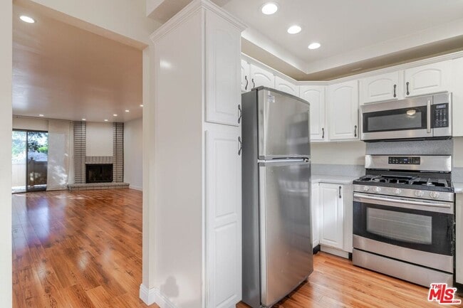 Foto del edificio - 13959 Victory Blvd