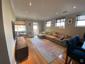 Building Photo - 402 9th St