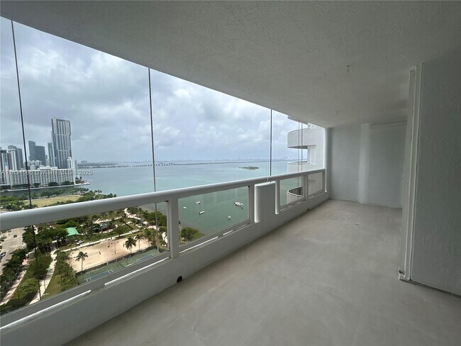 Foto del edificio - 1717 N Bayshore Dr