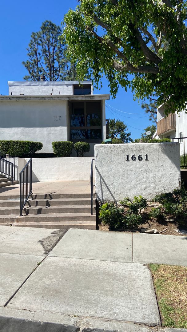 Building Photo - Beautiful Condo in Serene Montebello HOA – Pool, Spa, Prime Location