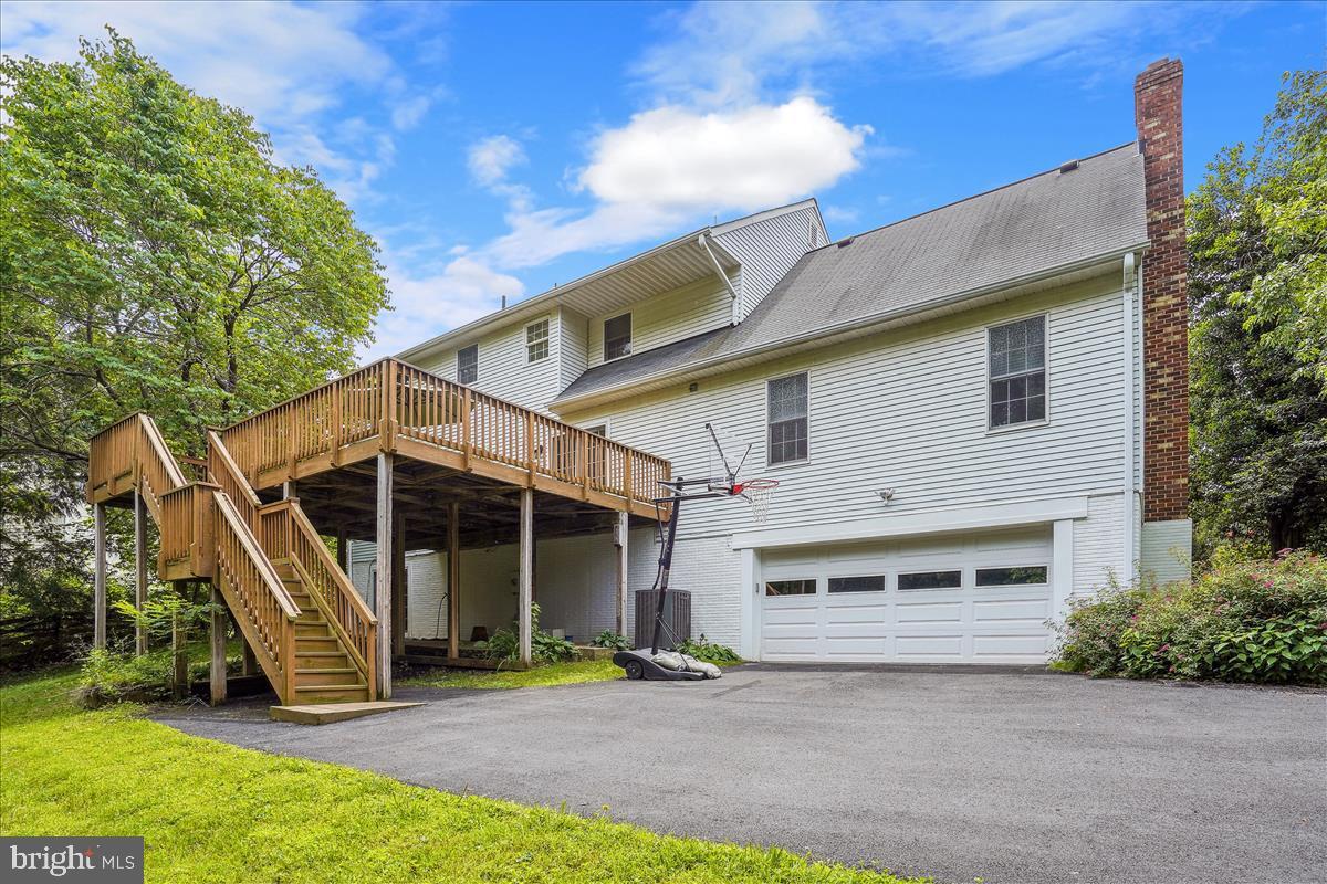 9708 Locust Hill Dr, Great Falls, VA 22066 House Rental in Great