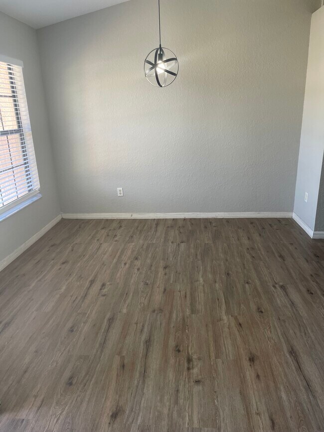 Foto del edificio - 1055 Bismarck Rd