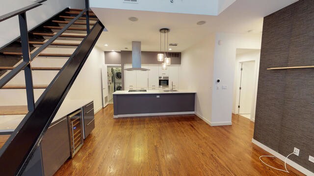 Building Photo - 925 N Wolcott Ave