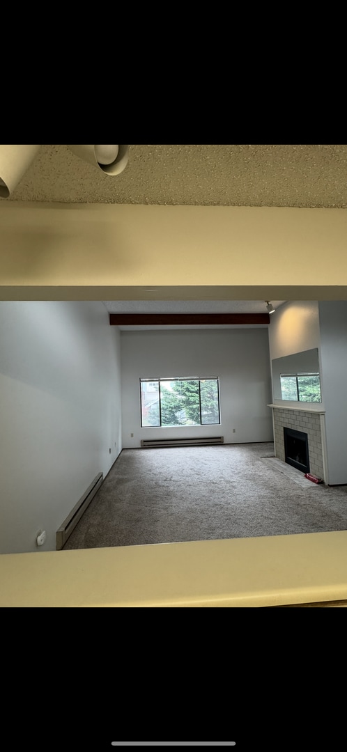 Building Photo - 2 Bedroom 1 Bath Burien Condo 995sf, Firep...