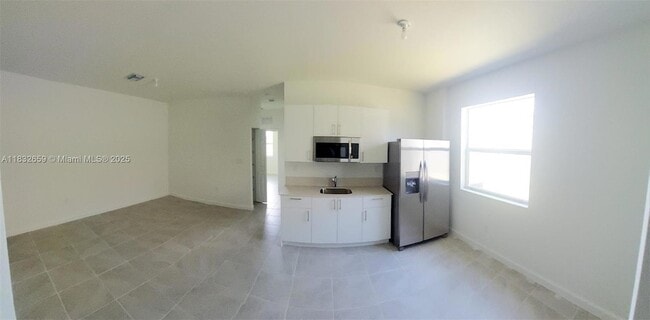 Foto del edificio - 2942 SE 23rd Ave