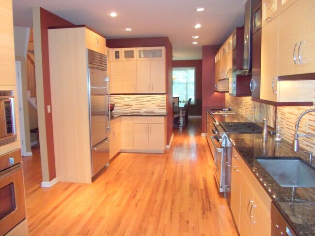 Building Photo - 2 Stonewall Cir