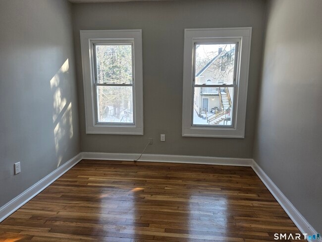 Foto del edificio - 250 Bassett St