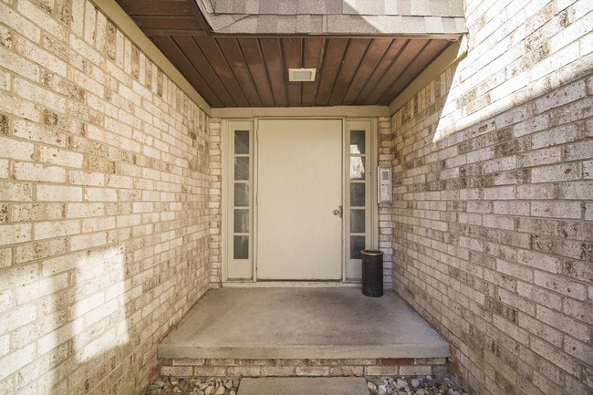 Foto del edificio - 5359 Cresthaven Ln