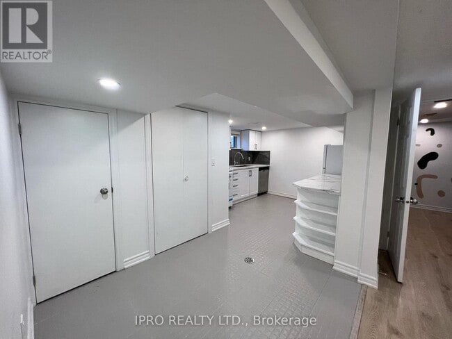 Building Photo - 46 Rothsay Ave