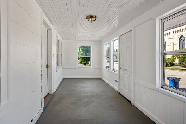 Building Photo - 209 Appleton St