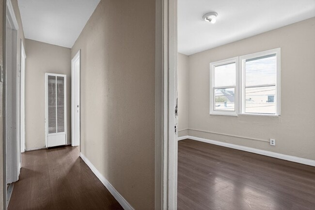 Building Photo - 1157 E 21st St