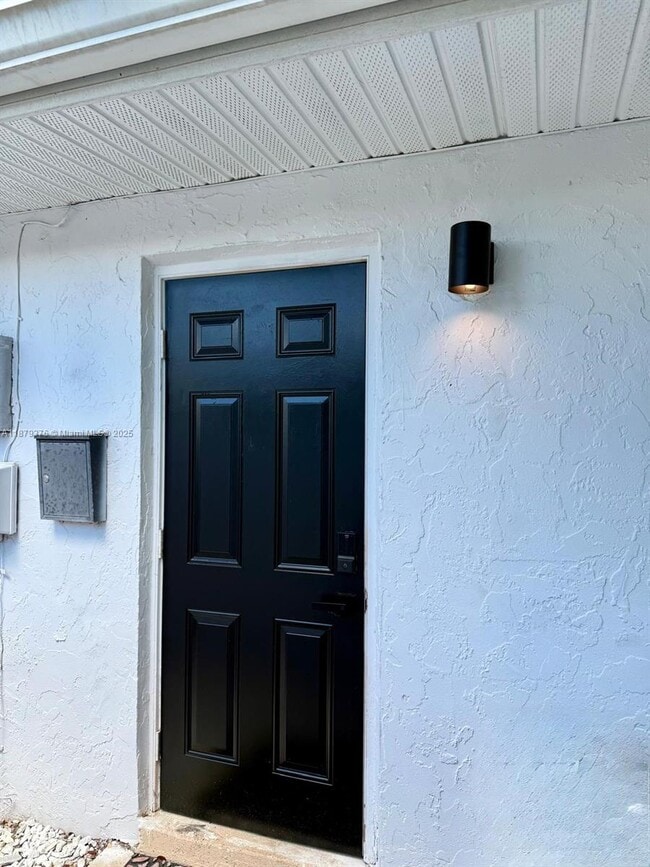Building Photo - 2635 Poinciana Dr