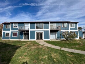 Building Photo - 400 Oak Trail