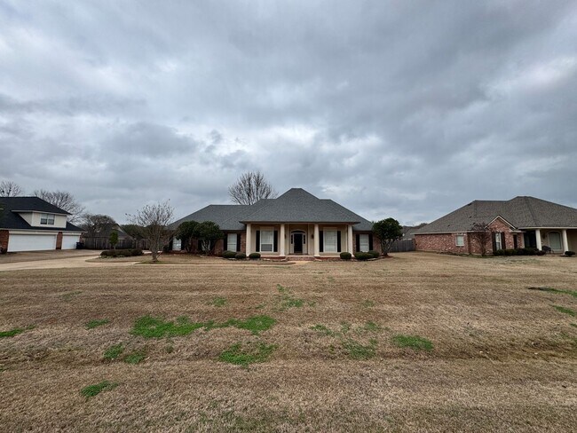 Foto del edificio - Large fully fenced yard.... Close to Barksdale Air Force Base.. BAFB