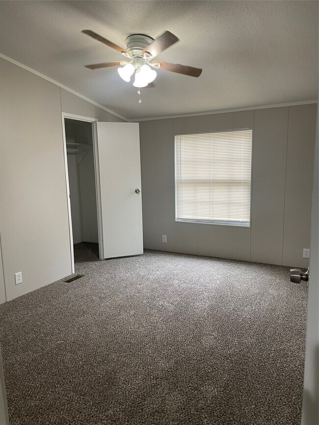 Foto del edificio - 15661 Deer Glen Ln