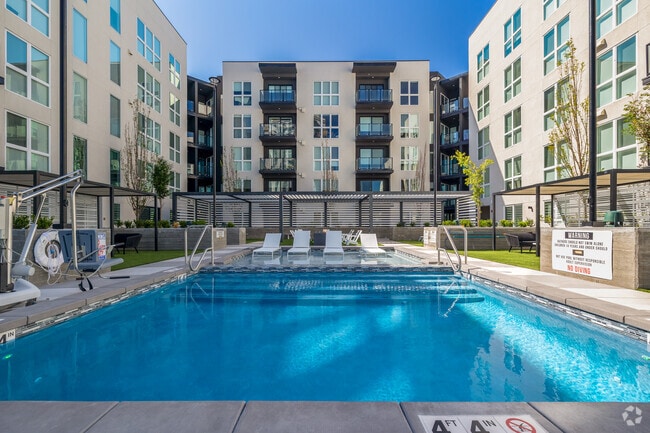 Building Photo - 6th and Main