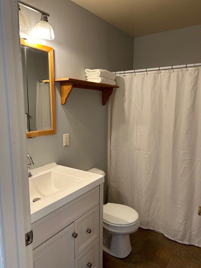 Foto del edificio - 807 Elk Mills Rd