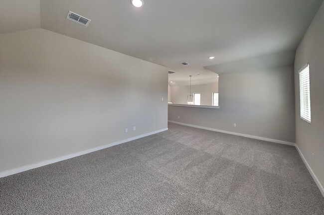 Building Photo - 510 Green Grass Dr