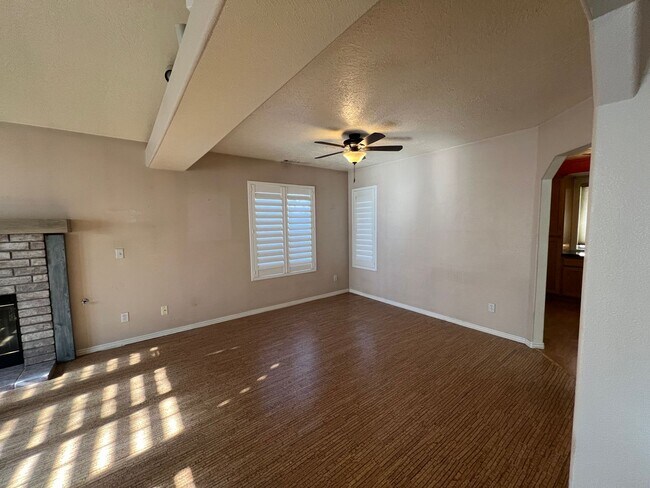 Building Photo - 3 bed - 2 bath Single Family Home!