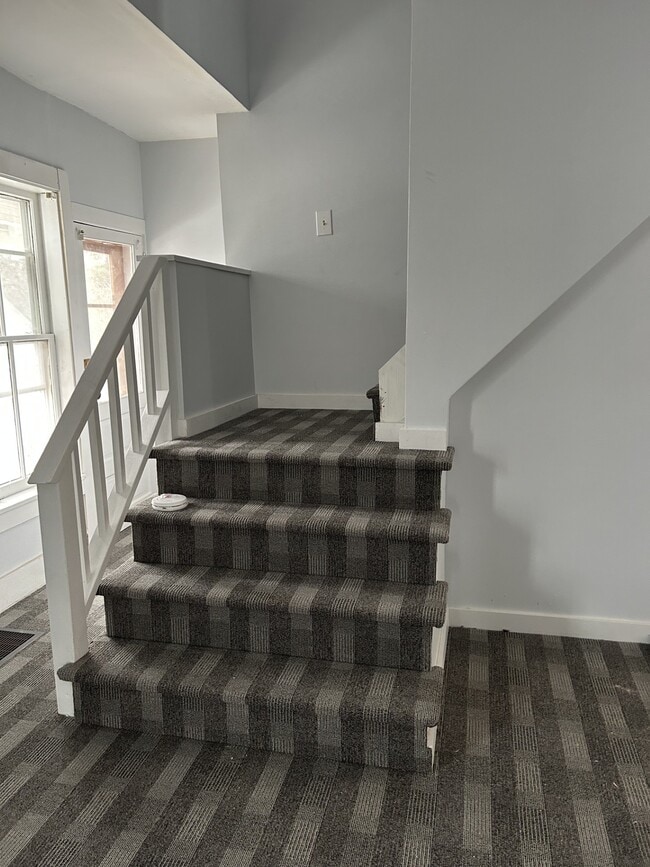 Building Photo - 10 Rochester St